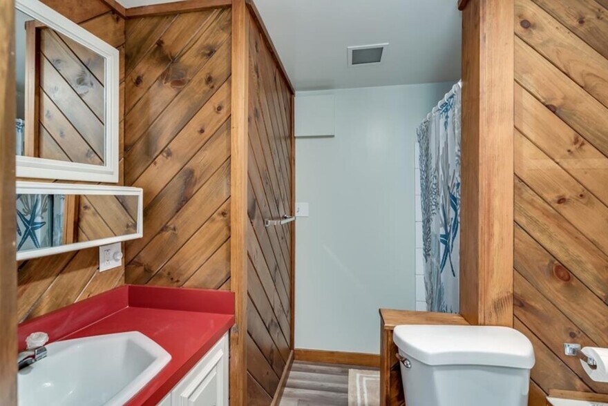 More Photos Of 16 Bethune St, Alexandria Bay Marina For Sale