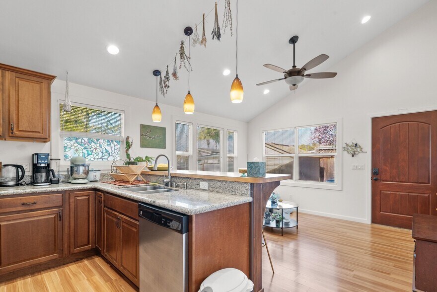 More Photos Of 420 Capitola Road Ext, Santa Cruz Apartments For Sale