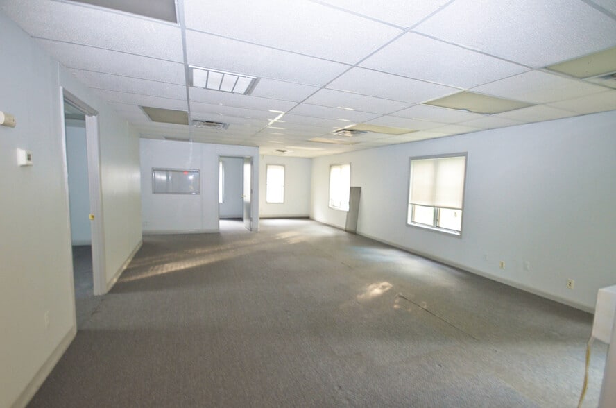 More Photos Of 1 Austin Ave, Iselin Medical For Lease