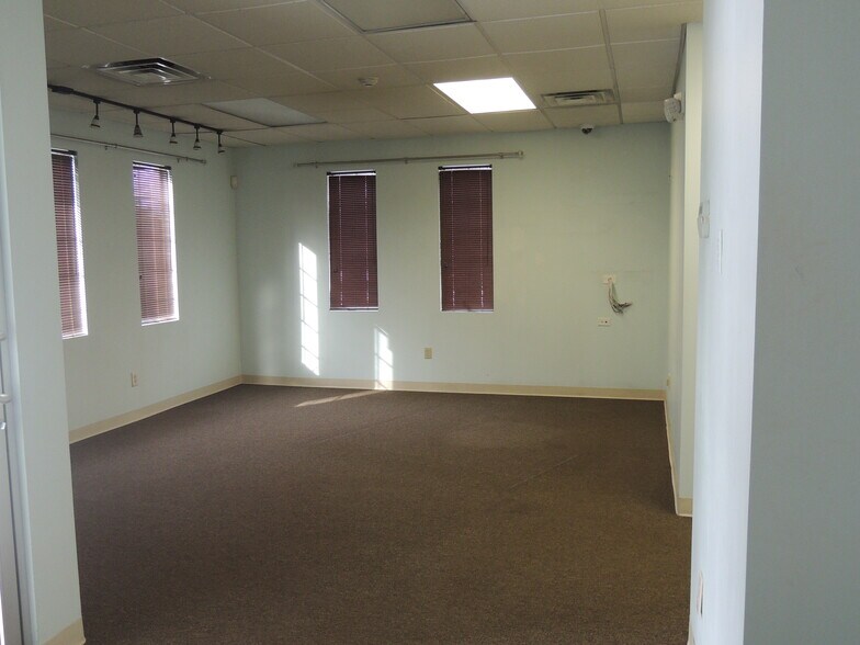 More Photos Of 207 Stage Rd, Hampstead Medical For Lease