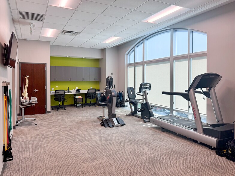 More Photos Of 1021 Darrington Dr, Cary Medical For Lease