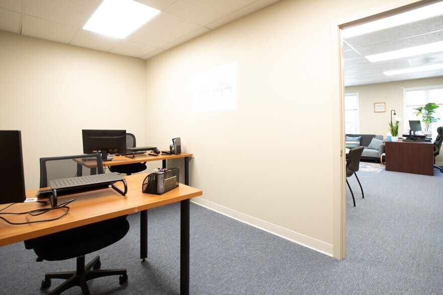 More Photos Of 78 Faunce Corner Mall Rd, North Dartmouth Medical For Sale