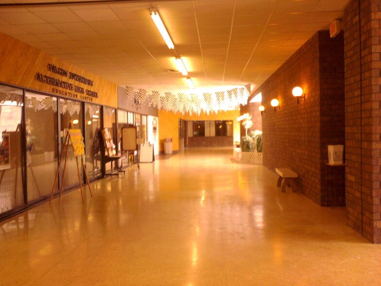 More Photos Of 1011-1013 E Spruce St, Abbotsford Storefront Retail Office For Lease