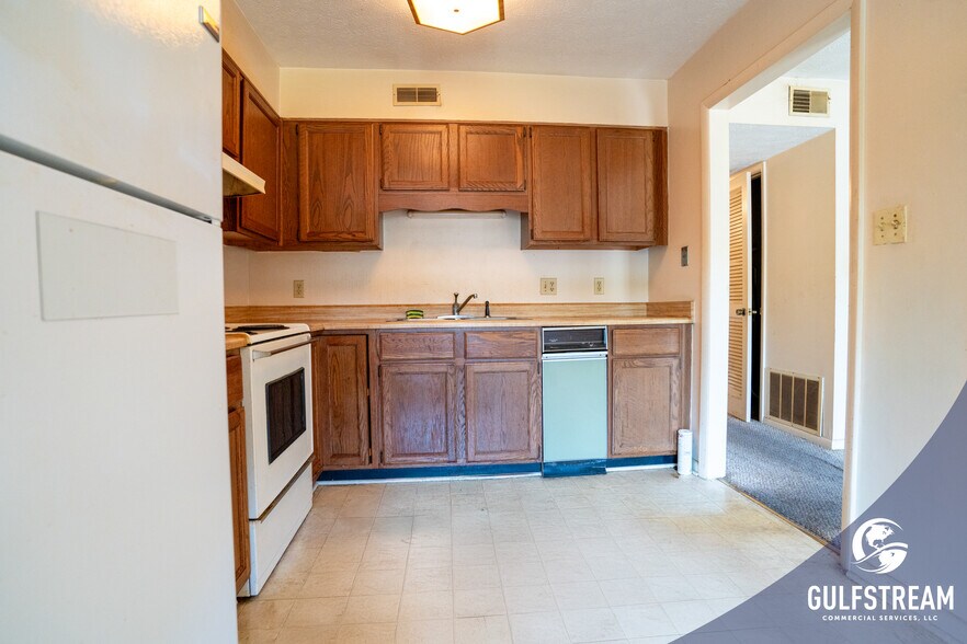 More Photos Of 5704 Old Highway 54, Philpot Apartments For Sale