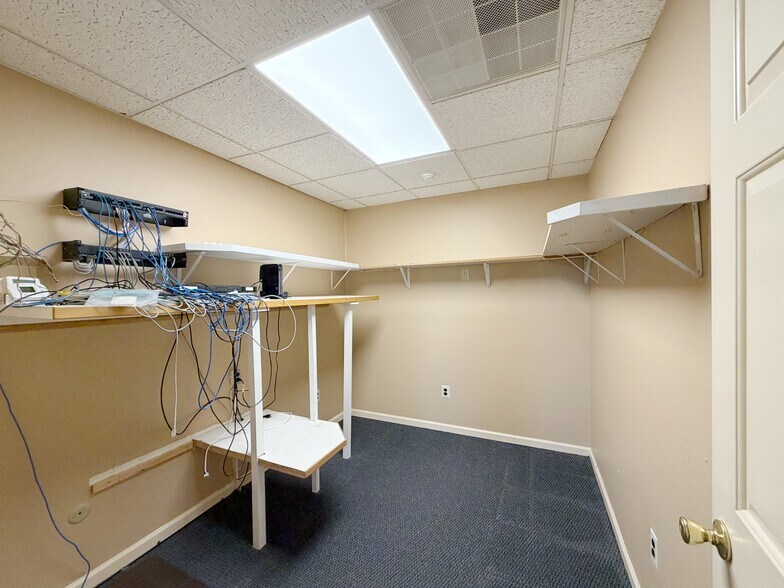 More Photos Of 216 Cedar Ave, Willow Grove Office Residential For Lease