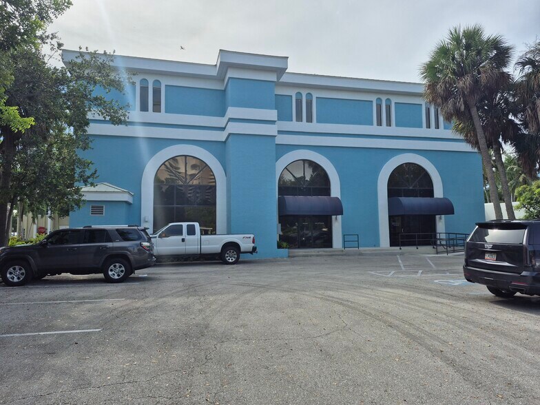 More Photos Of 2080 McGregor Blvd, Fort Myers Office For Lease