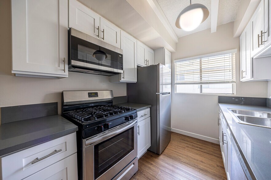 More Photos Of 3722 Mentone Ave, Los Angeles Apartments For Sale
