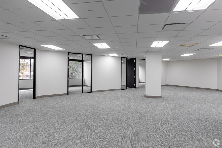 More Photos Of 500 E Border St, Arlington Office For Sale