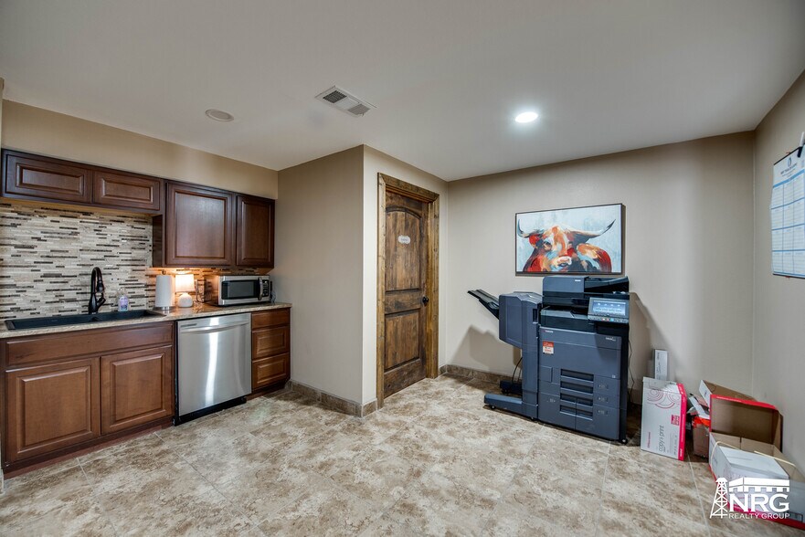 More Photos Of 1113 Dayton Rd, Midland Warehouse For Sale