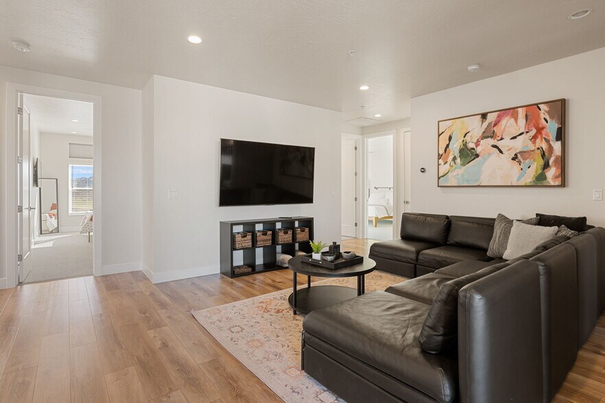 More Photos Of 2248 N Double Eagle Ln, Washington Specialty For Sale
