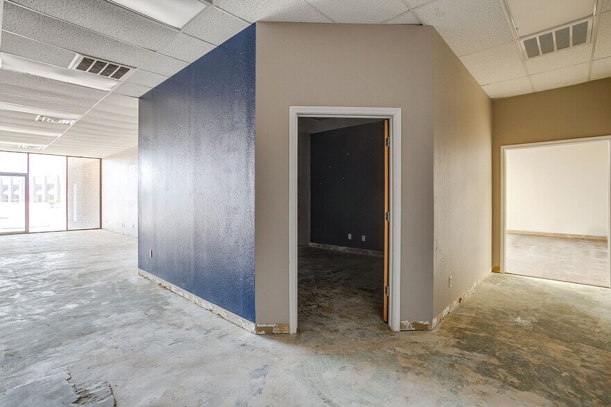 More Photos Of 401 S Jim Wright Fwy, Fort Worth Unknown For Lease