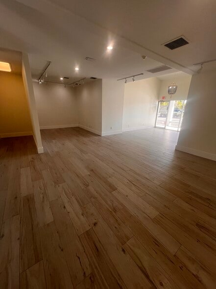 More Photos Of 2407 Periwinkle Way, Sanibel Storefront For Sale