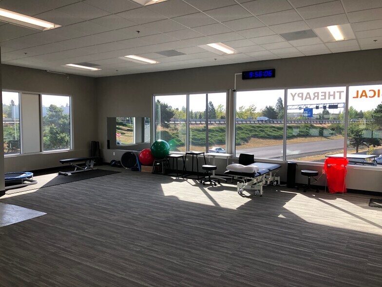 More Photos Of 11350 SW Canyon Rd, Beaverton Storefront Retail Office For Lease