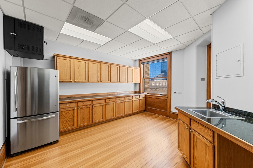 More Photos Of 730 17th St, Denver Office For Sale