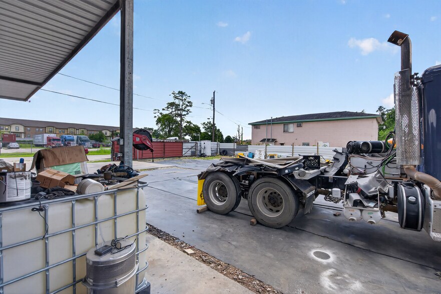 More Photos Of 7521 Parkhurst Dr, Houston Land For Sale