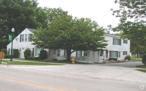 More Photos Of 8137-8145 Macomb St, Grosse Ile Apartments For Sale