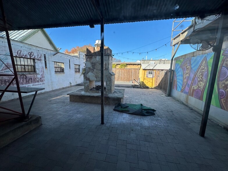 More Photos Of 217 E Hickory St, Denton Restaurant For Lease