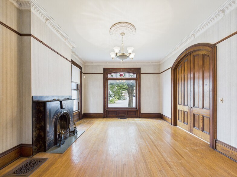 More Photos Of 40 E Genesee St, Auburn Storefront Retail Residential For Lease