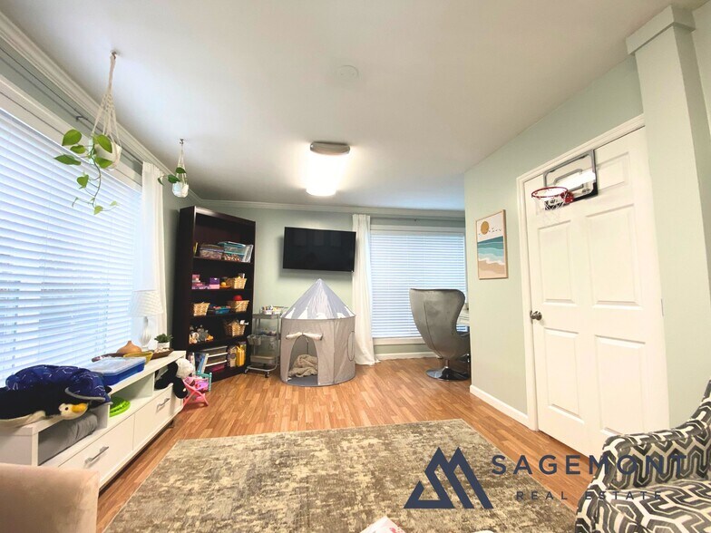 More Photos Of 1226 Lakeview Dr, Franklin Loft Creative Space For Sale