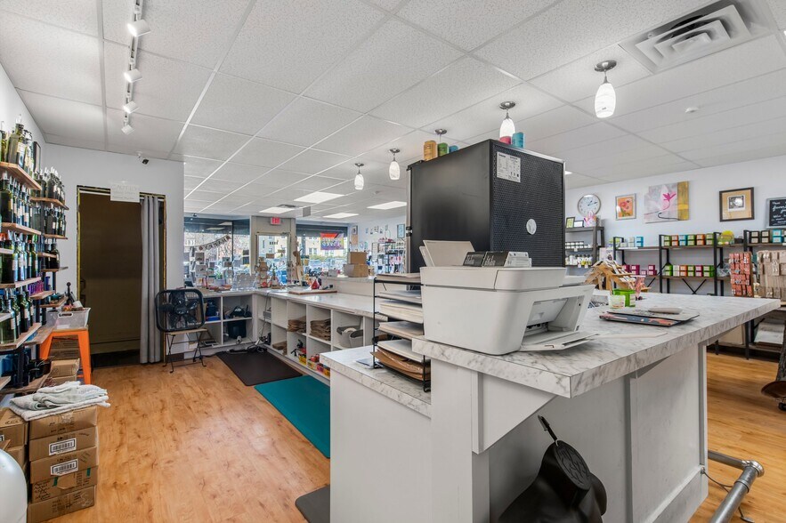 More Photos Of 1652 Grand Ave, Saint Paul Storefront Retail Office For Lease