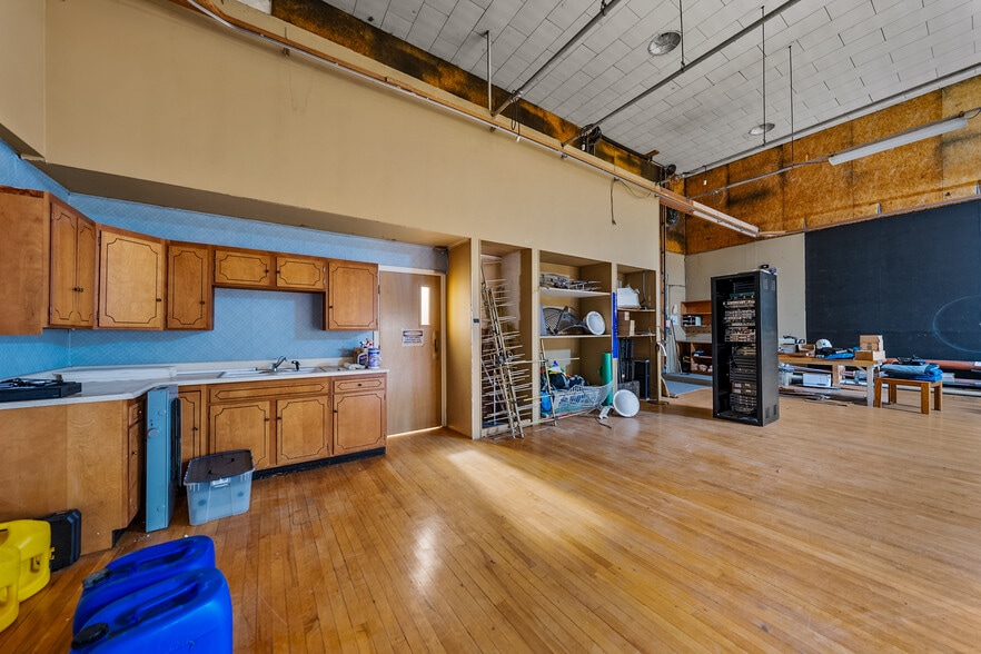 More Photos Of 655 W Umpqua St, Roseburg Radio TVTransmission Facilities For Sale