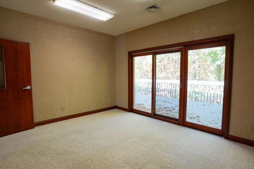 More Photos Of 328 Northpoint Ave, Huntington Office Residential For Sale