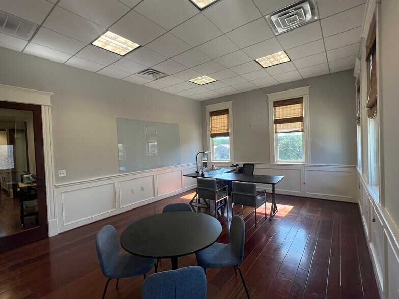 More Photos Of 933 Studewood St, Houston Office For Lease