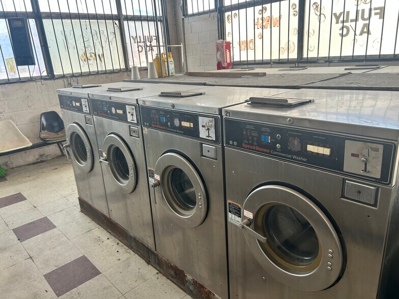 More Photos Of 5602 Cavalcade St, Houston Storefront For Sale