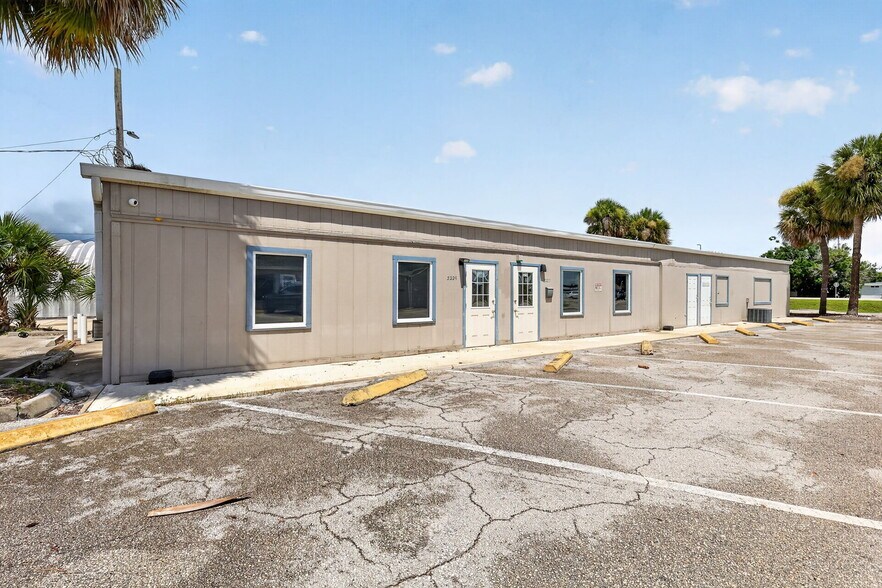 More Photos Of 3207-3229 13th St, Saint Cloud General Retail For Sale