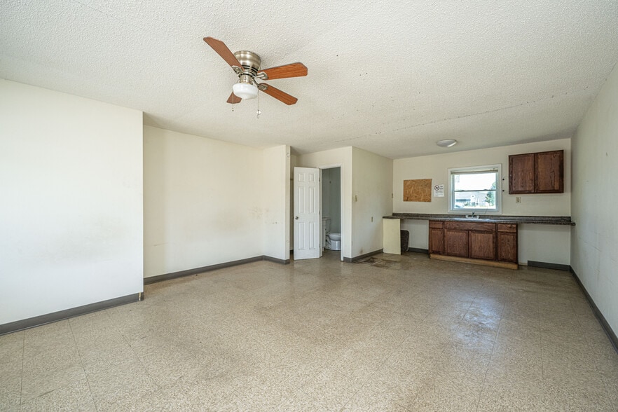 More Photos Of 1058 Edgewater Rd, Pineville Hotel For Sale