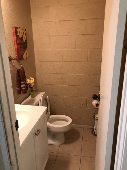 More Photos Of 2103-2121 N Decatur Blvd, Las Vegas Unknown For Lease