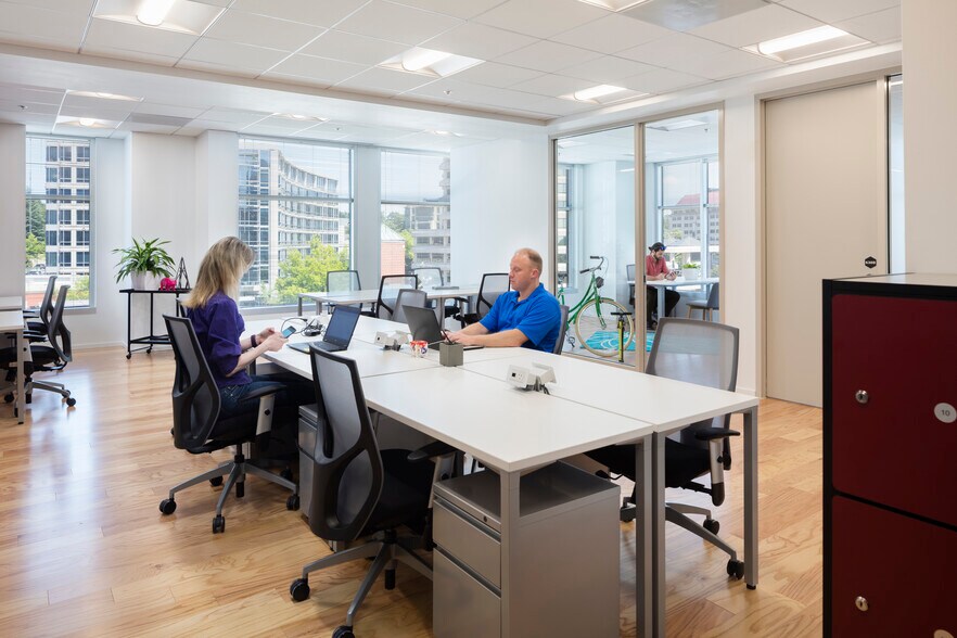 More Photos Of 4445 Willard Ave, Chevy Chase Coworking Space