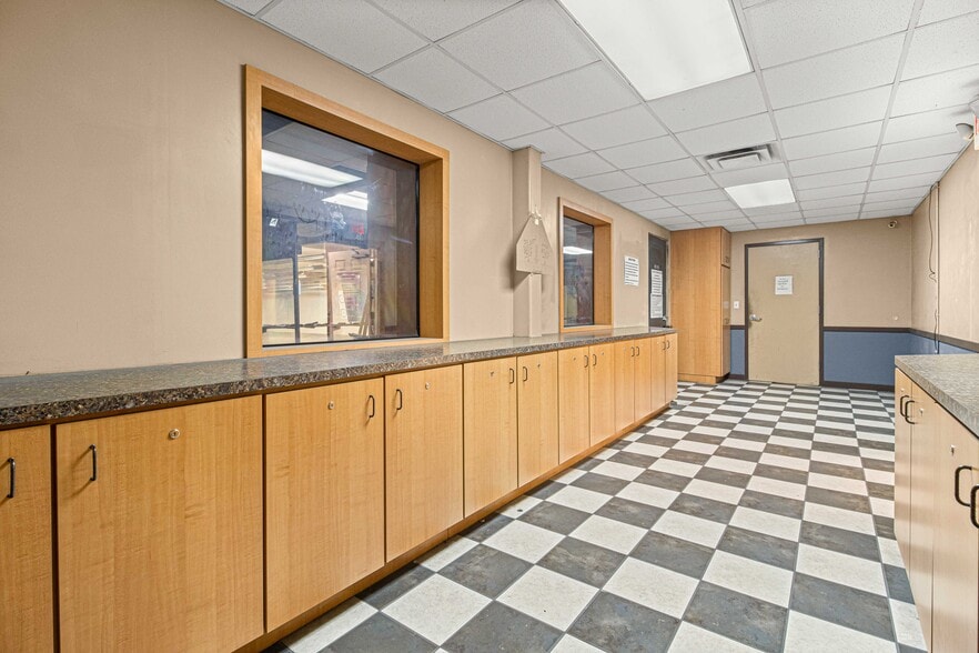 More Photos Of 1031 NE 16th St, Ocala Manufacturing For Lease