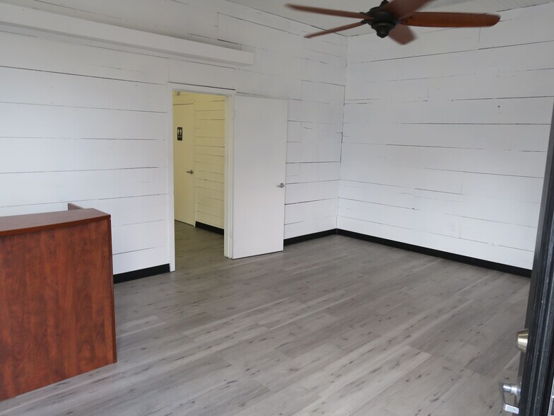 More Photos Of 5707 Schumacher Ln, Houston Auto Dealership For Lease