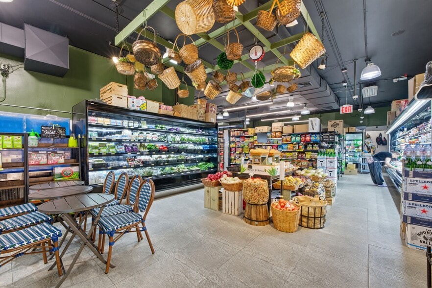 More Photos Of 14206 41st Ave, Flushing Supermarket For Lease