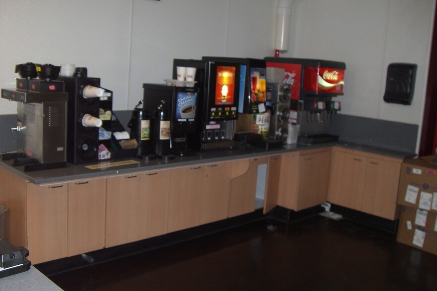 More Photos Of 600 W Sunset Rd, Henderson Auto Repair For Lease