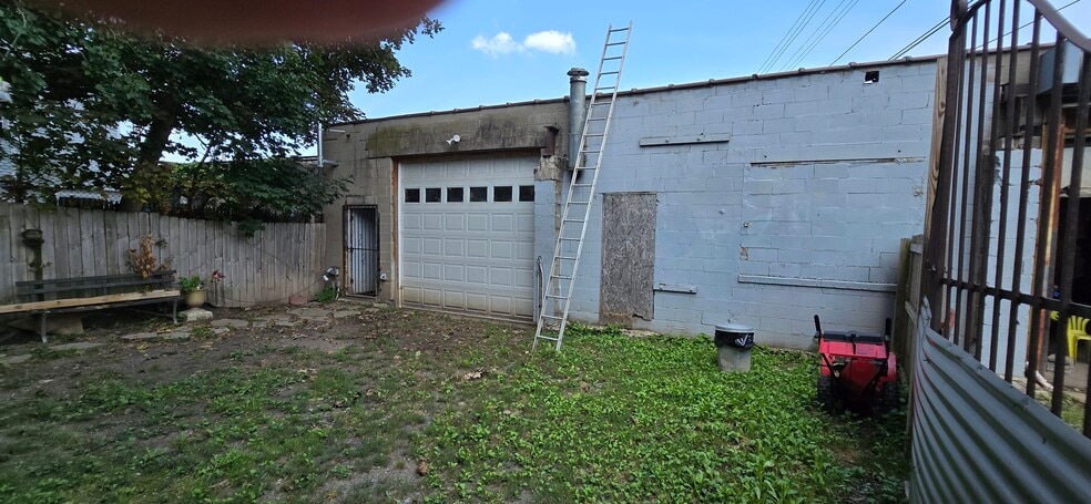 More Photos Of 405 Rhode Island St, Buffalo Light Distribution For Sale