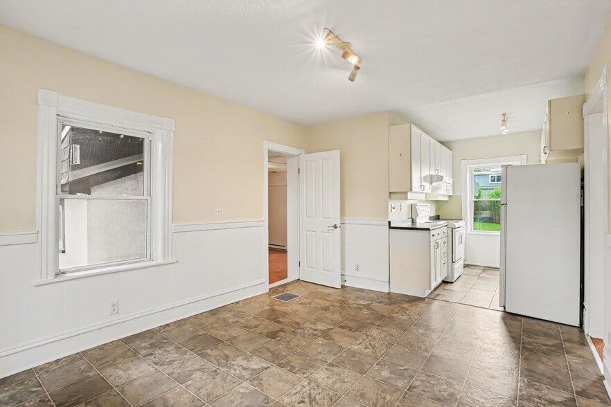 More Photos Of 616 Rideau St, Kemptville Office For Sale