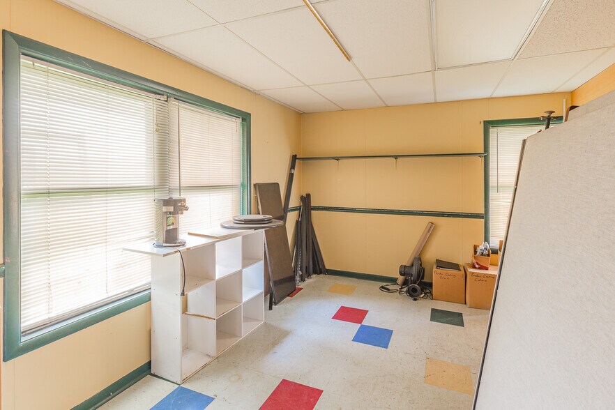 More Photos Of 300 Alamar St, Fort Oglethorpe General Retail For Sale