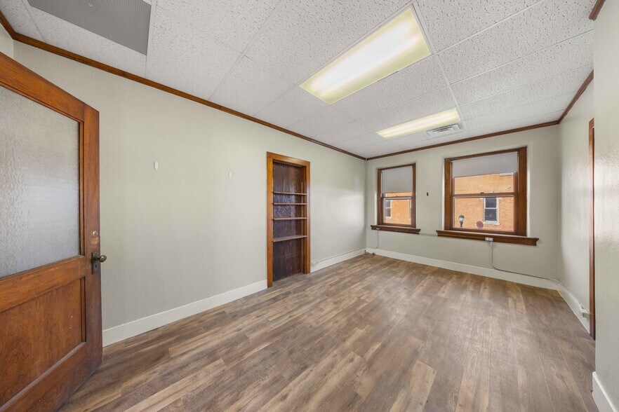 More Photos Of 101 E Jefferson St, Winterset Office For Sale