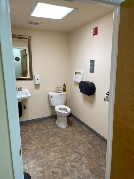 More Photos Of 660-670 Lincoln St, Portsmouth Unknown For Lease