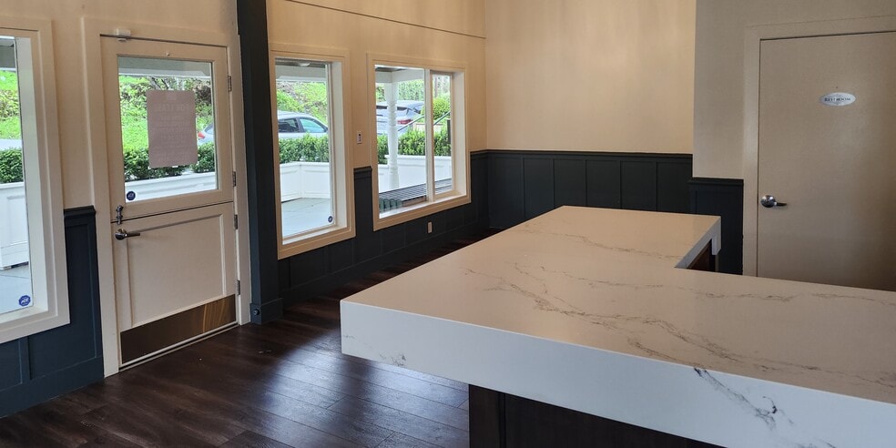 More Photos Of 72 Main St, Belvedere Tiburon Restaurant For Lease