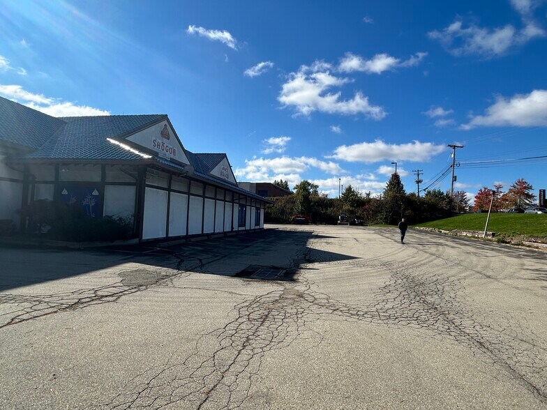 More Photos Of 8 Tech One Dr, Monroeville Restaurant For Lease