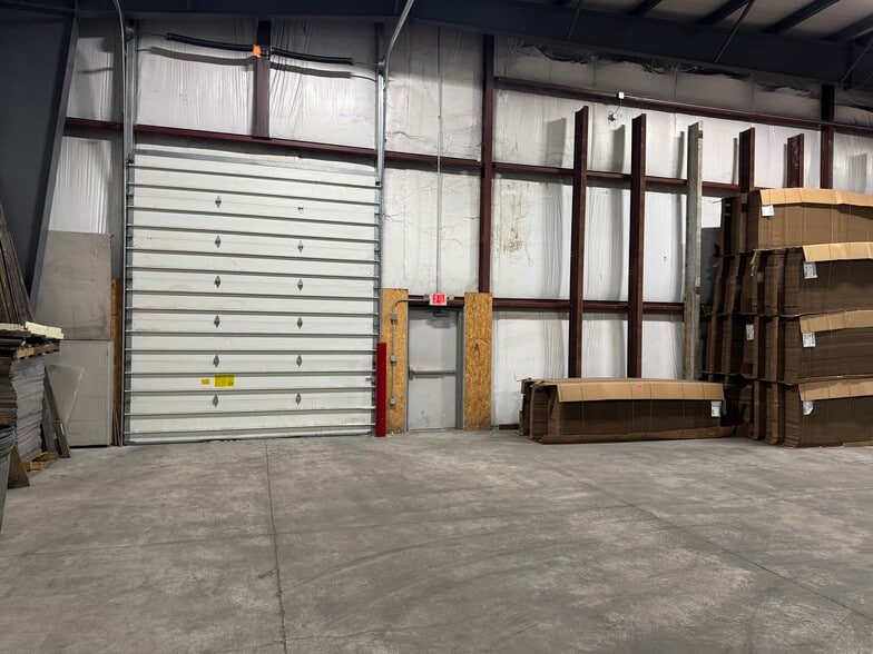 More Photos Of 16121 Business Pky, Hagerstown Warehouse For Lease