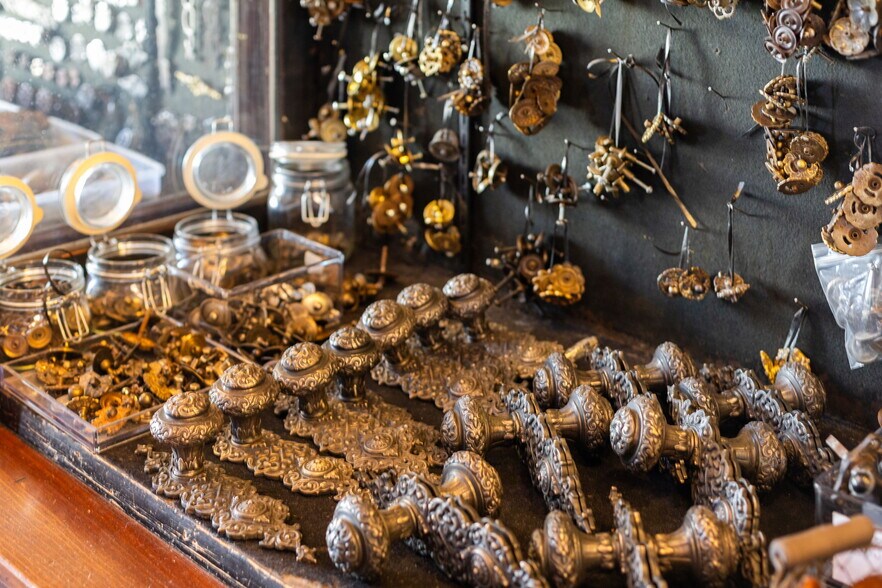 More Photos Of 1901 W Alabama St, Houston Freestanding For Sale