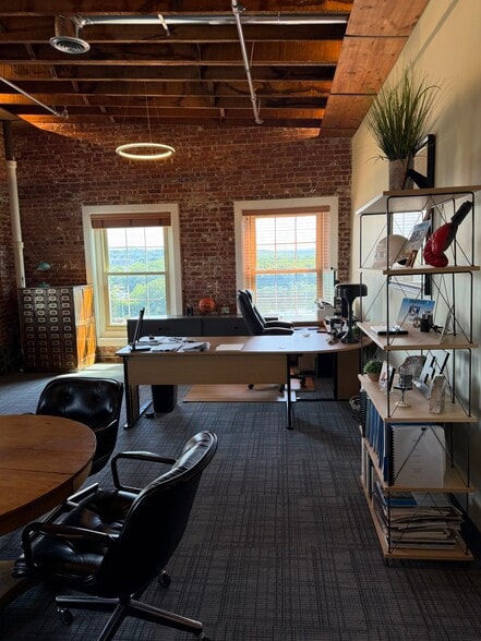 More Photos Of 366-386 Main St, Middletown Office For Lease