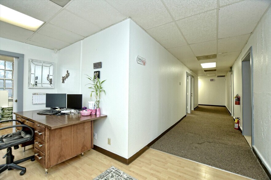 More Photos Of 600 Forest St, Georgetown Office For Sale