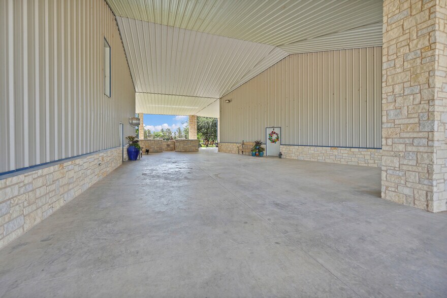More Photos Of 2828 Interstate 20, Midland Flex For Sale