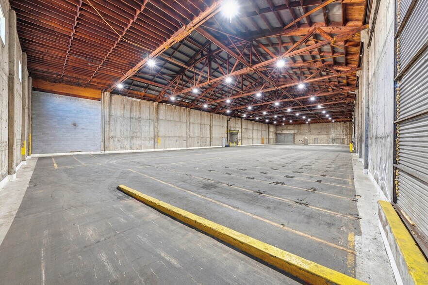 More Photos Of 715 S Grape St, Medford Warehouse For Sale
