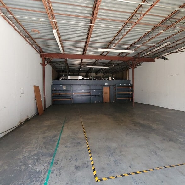 More Photos Of 10701-10727 Plano Rd, Dallas Unknown For Lease